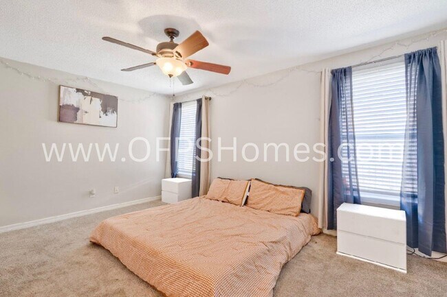 Building Photo - 405 Bobby Dr