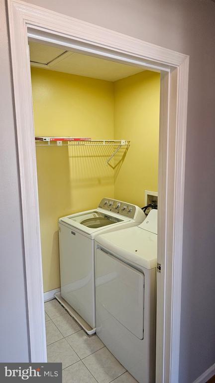 Building Photo - 12131 Salemtown Dr