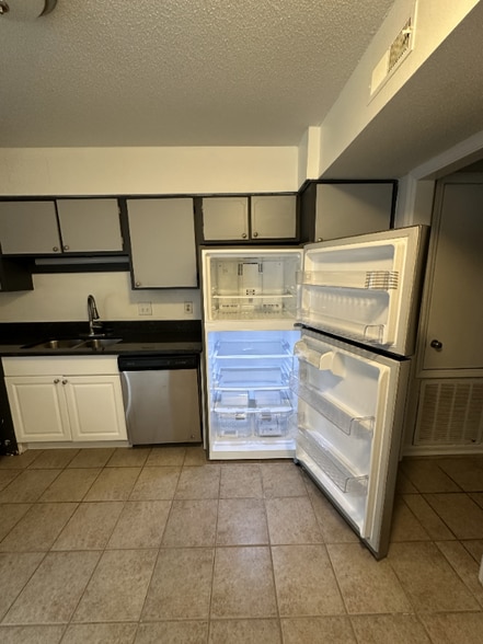 Building Photo - 1921 Mereview Ct