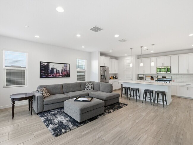 Building Photo - 9712 E Twinkle Ave