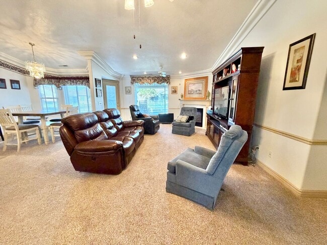 Building Photo - 3 Bed 2 Bath Home in Meadow Creak!! 55+ Community!!!