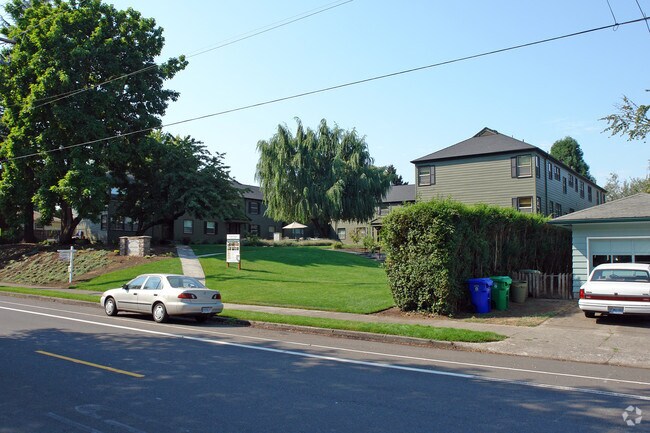 Primary Photo - Creston Court