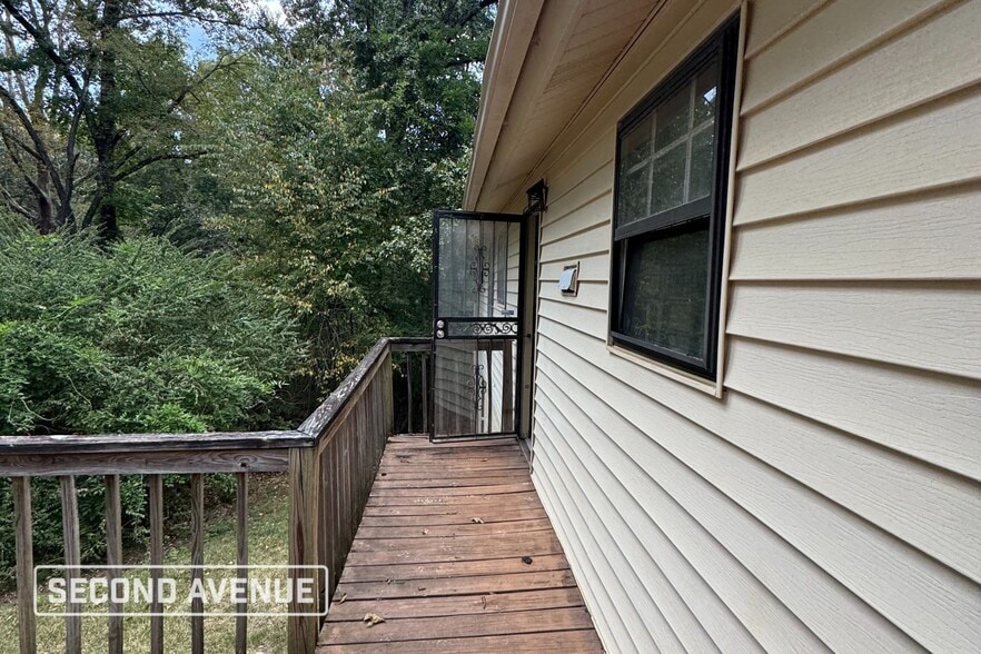 Building Photo - 1701 5th Way NW