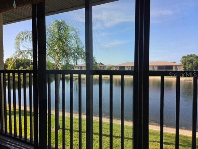 Building Photo - 4016 Oakview Dr