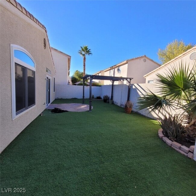 Building Photo - 7828 Sungrove Ct