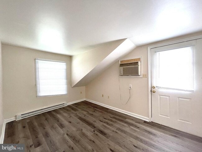 Building Photo - 490 Coster Rd