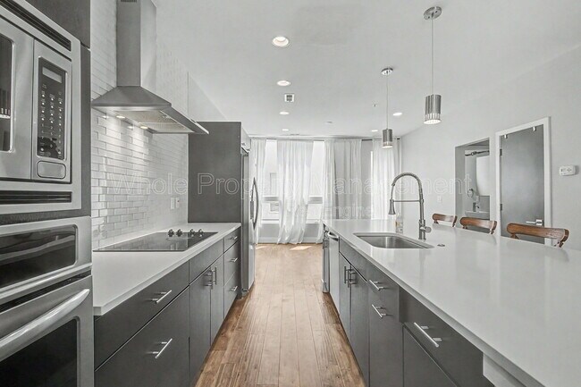 Building Photo - 5737 W 17th Ave