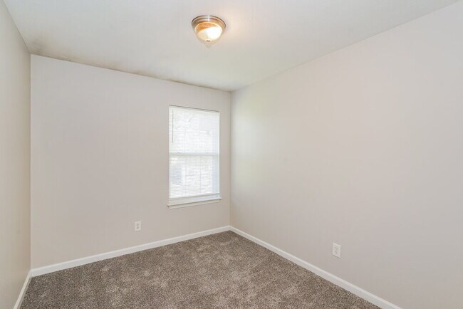 Building Photo - 8028 Logan Dr