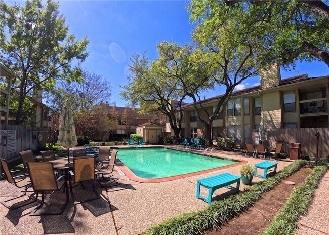 Building Photo - 1881 Bering Dr