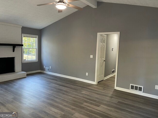 Building Photo - 505 Ironwood Ct SE