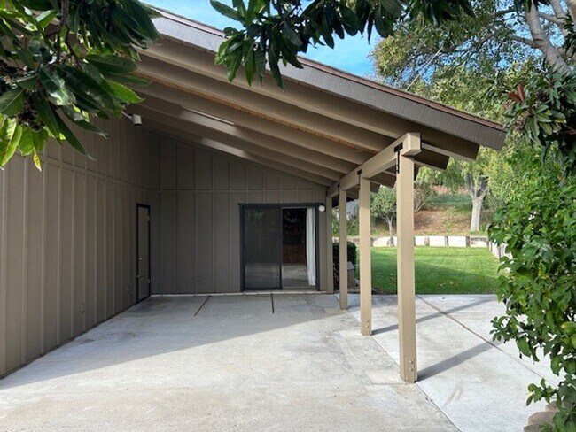 Building Photo - Well-Maintained Home with Great Outdoor Space