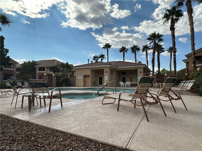 Building Photo - 1050 E Cactus Ave