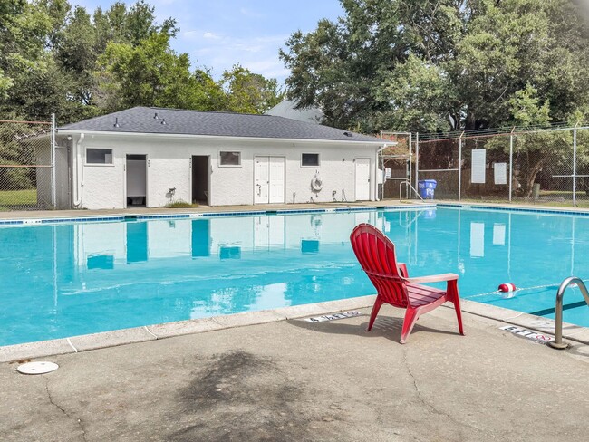Building Photo - 2 Bedroom, 2.5 Bath Home with Flex Room on...