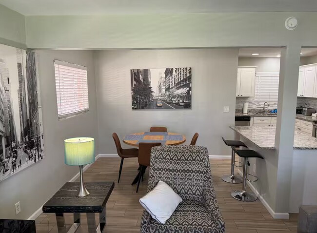 Building Photo - Spacious 2 Bed / 2 Bath Main-Floor Home in Phoenix, AZ