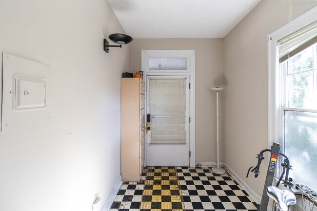 Building Photo - 602 Caswell Ave