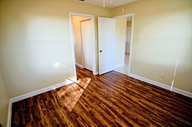 Building Photo - 2418 Mary Jewett Cir