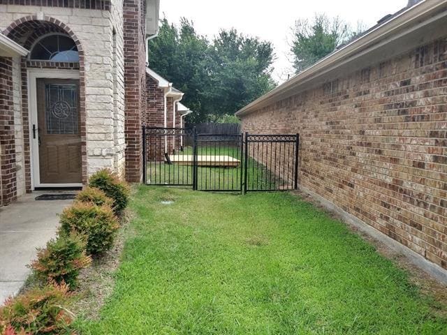 Building Photo - 9017 Racquet Club Dr