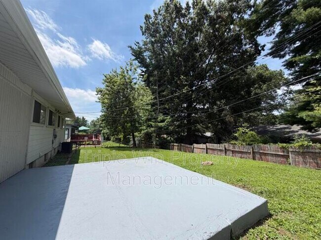 Building Photo - 10329 Chesley Dr