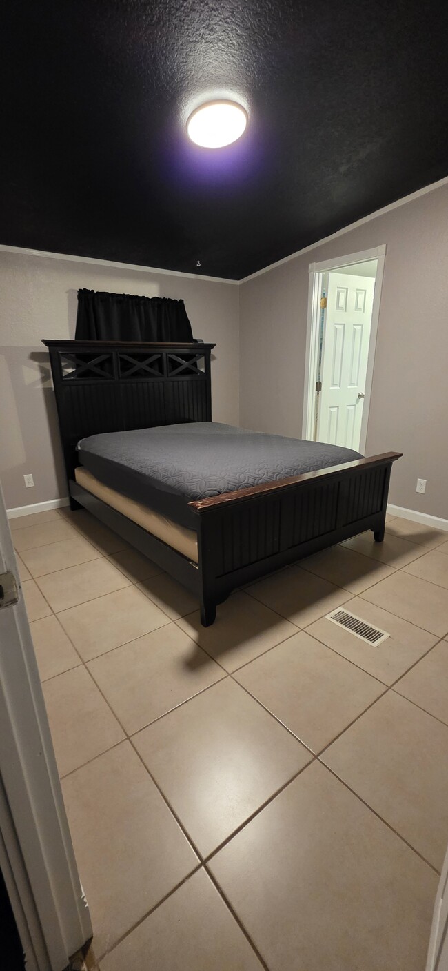 Building Photo - 1813 W Shiprock St