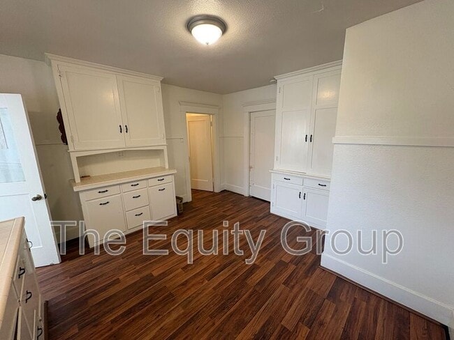 Building Photo - 1410 W Main St