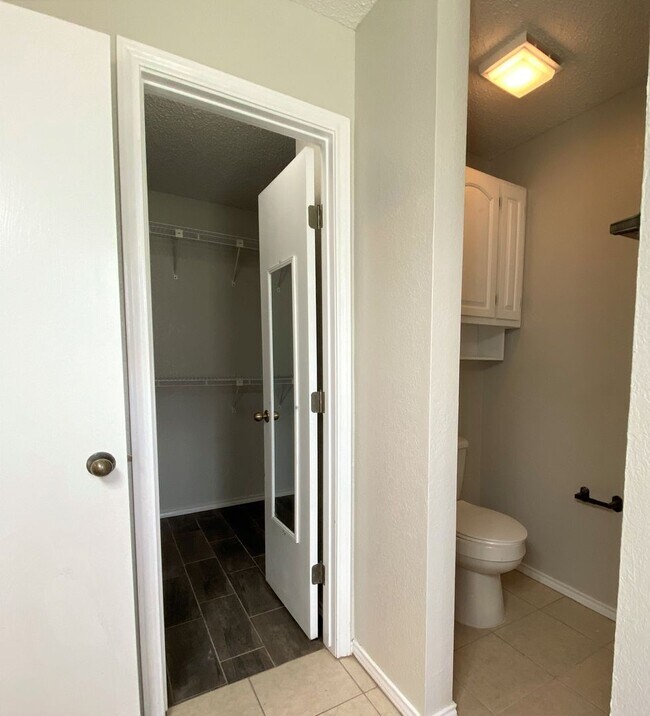 Building Photo - 3Bed/2Bath in Mcallen TX Now Available ( T...