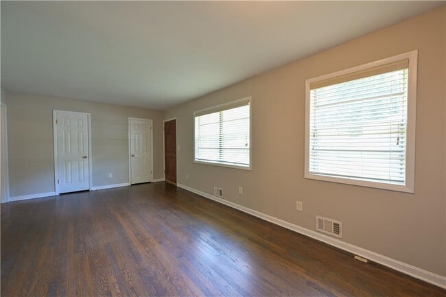 Building Photo - 2075 Claude St NW