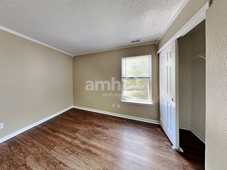 Building Photo - 5973 Redcliff North Ln
