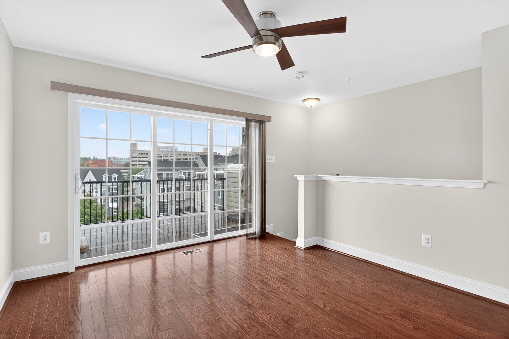 Building Photo - 65 Linden Pl