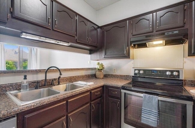 Building Photo - 772 Breeze Way