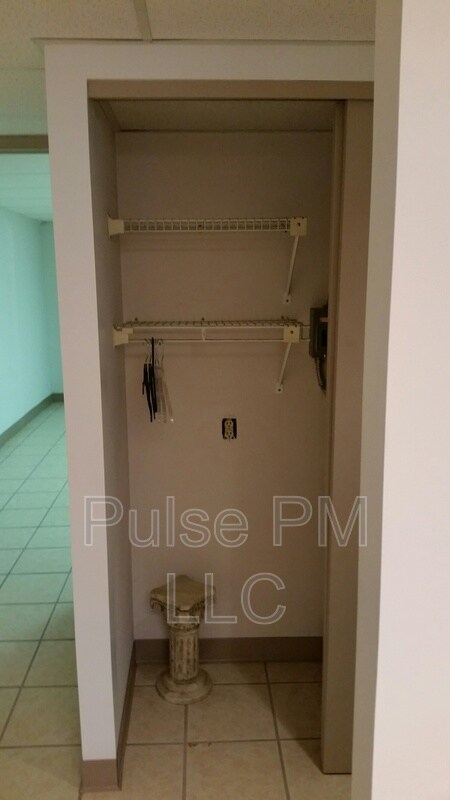 Building Photo - 112 E 5th St