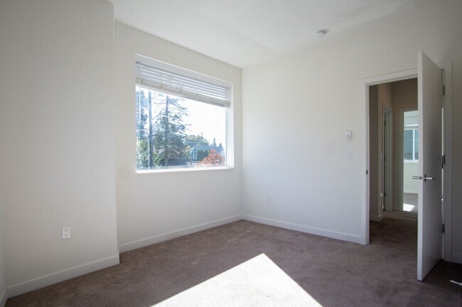 Building Photo - Stylish 2-Bedroom Townhouse in St John's R...