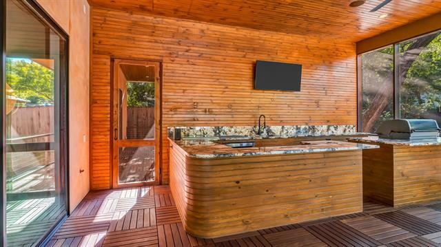 Building Photo - 8635 San Leandro Dr