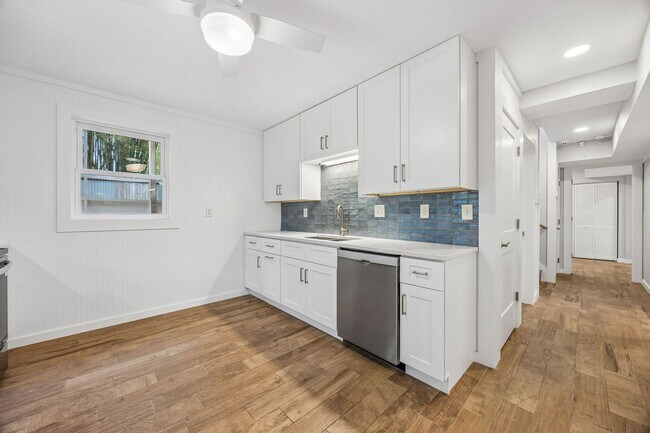 Building Photo - Newly Remodeled Beachside Home – Walk to the Ocean