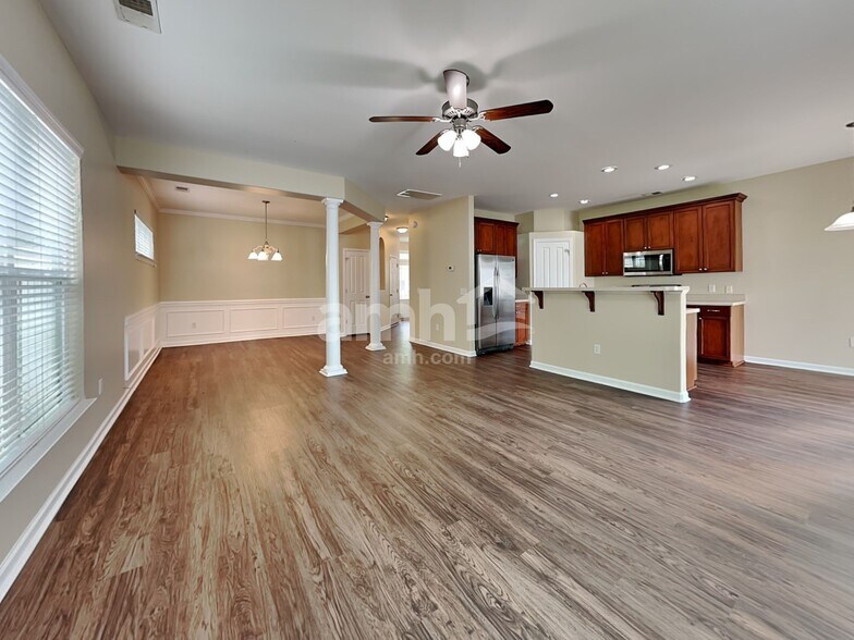 Building Photo - 100 Summer Hill Ct