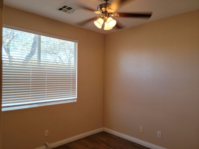 Building Photo - Downtown Summerlin Beauty