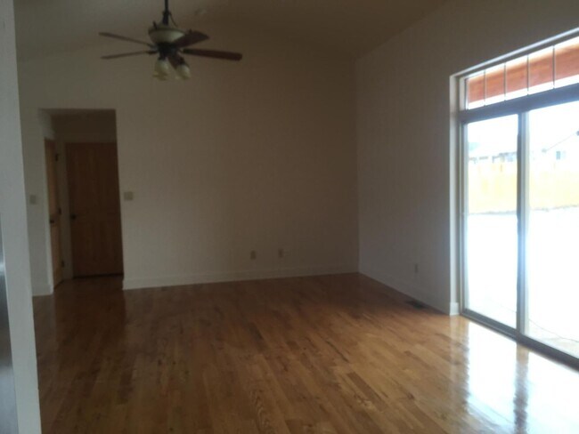 Building Photo - 725 Mississippi Dr