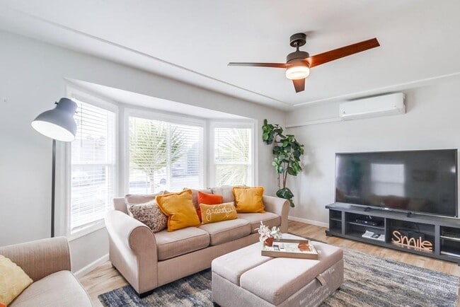 Building Photo - BEAUTIFULLY MAINTAINED AND UPDATED HOME W/JACUZZI, WASHER&DRYER