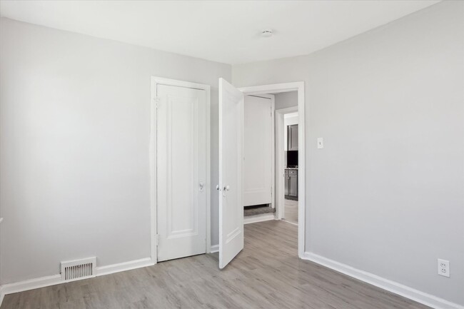 Building Photo - $1375 3 bedooms