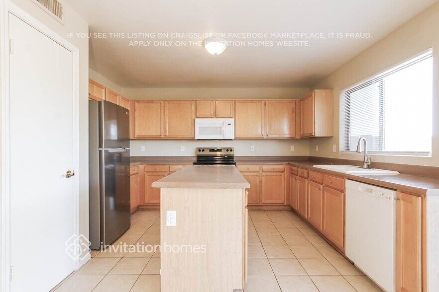 Building Photo - 9318 N 85th Dr