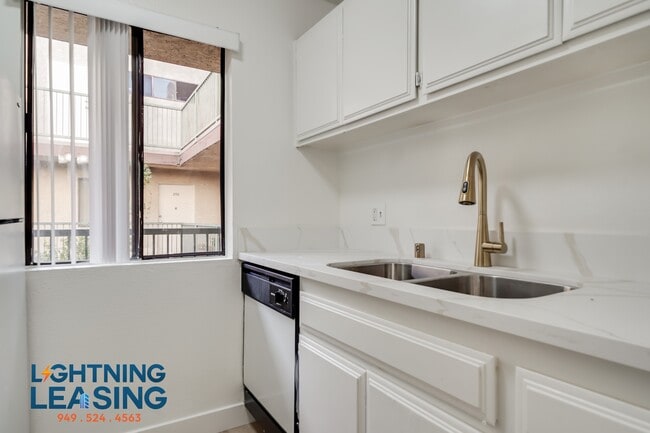 Building Photo - 6827 Whitsett Ave