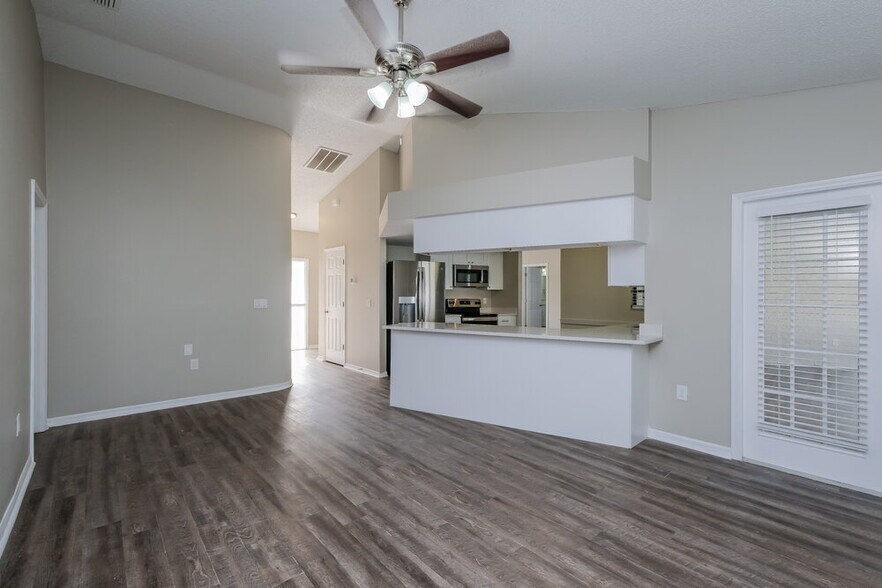 Building Photo - 8823 Gum Tree Ave