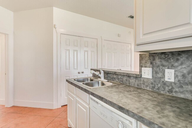Building Photo - Wayside Duplex