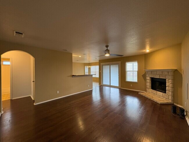 Building Photo - 2404 Griffin Dr