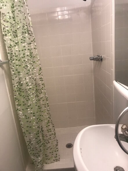 Bathroom - 1844 Columbia Rd NW