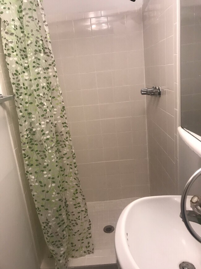 Bathroom - 1844 Columbia Rd NW