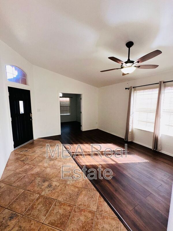 Building Photo - 4463 E South Fork Dr