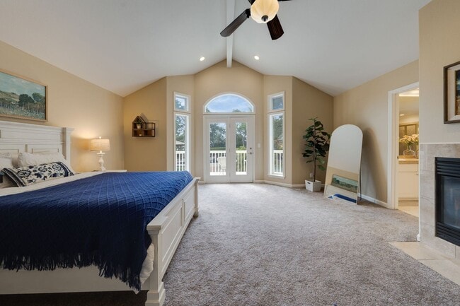 Building Photo - Luxury 4BR Home with Pool & Outdoor Kitche...