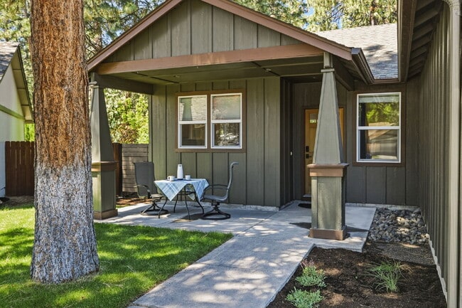 Building Photo - Furnished 3-Bedroom Home in Southwest Bend with Yard Care Included