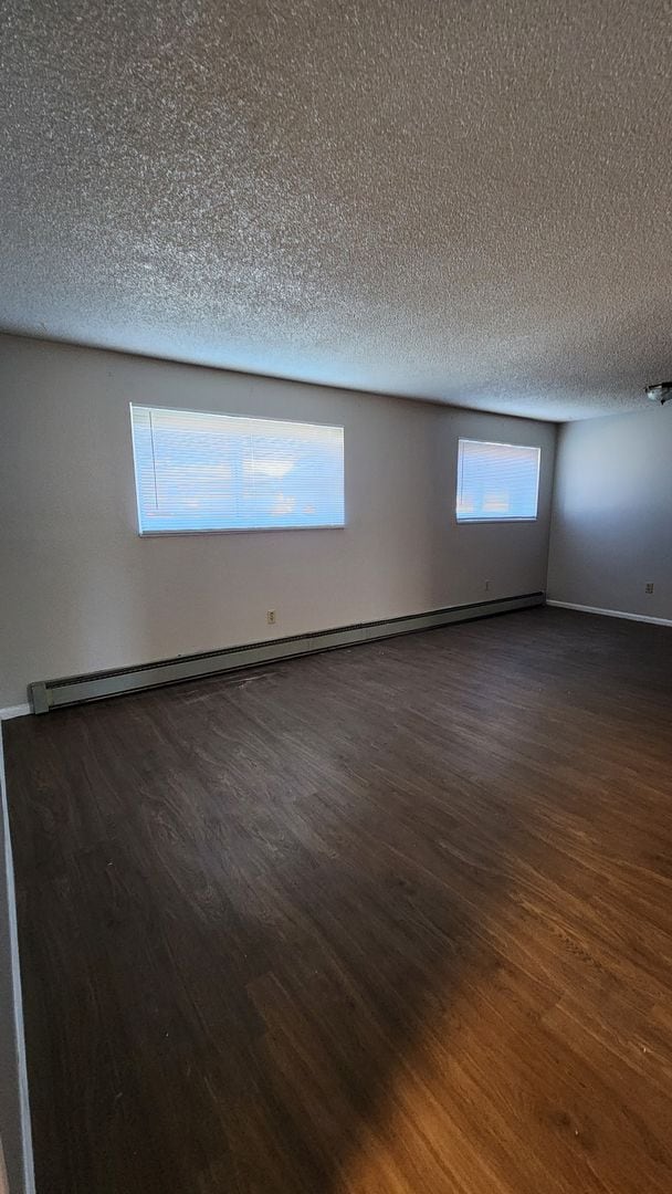 Building Photo - 4517 Parkview Dr