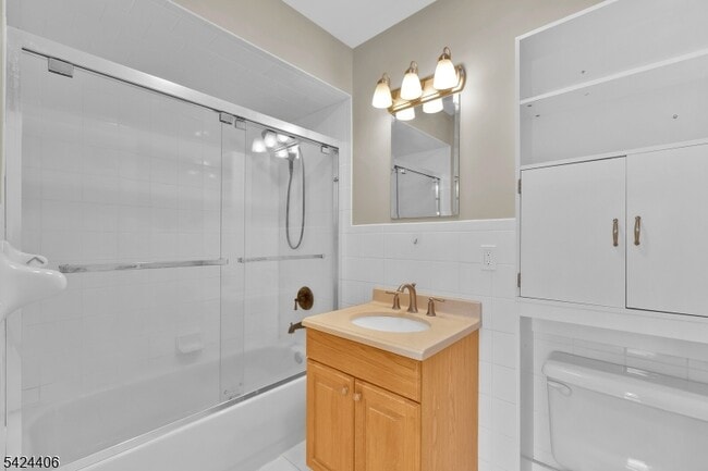 Building Photo - 48 Edgefield Dr